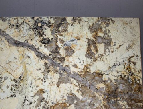 Кварцит: Природная Сила и Вечная Эстетика в Современном Дизайне