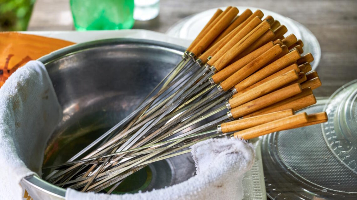 Как быстро очистить мангал и шампуры после шашлыка — Информационное агентство Деловой журнал Профиль.