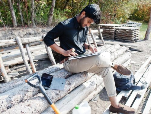 Как утеплить фундамент дома снаружи — материалы и монтаж